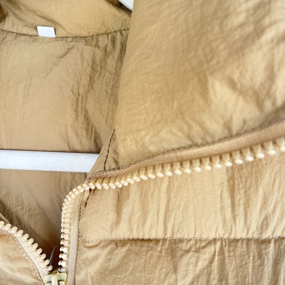 Cropped caramel down vest! - Picture 2 of 3